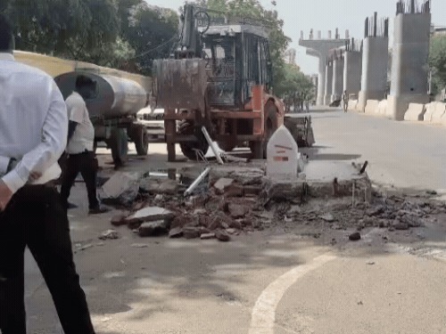 Shrine removed from Agra's MG Road and relocated to mosque premises; traffic flow to improve
