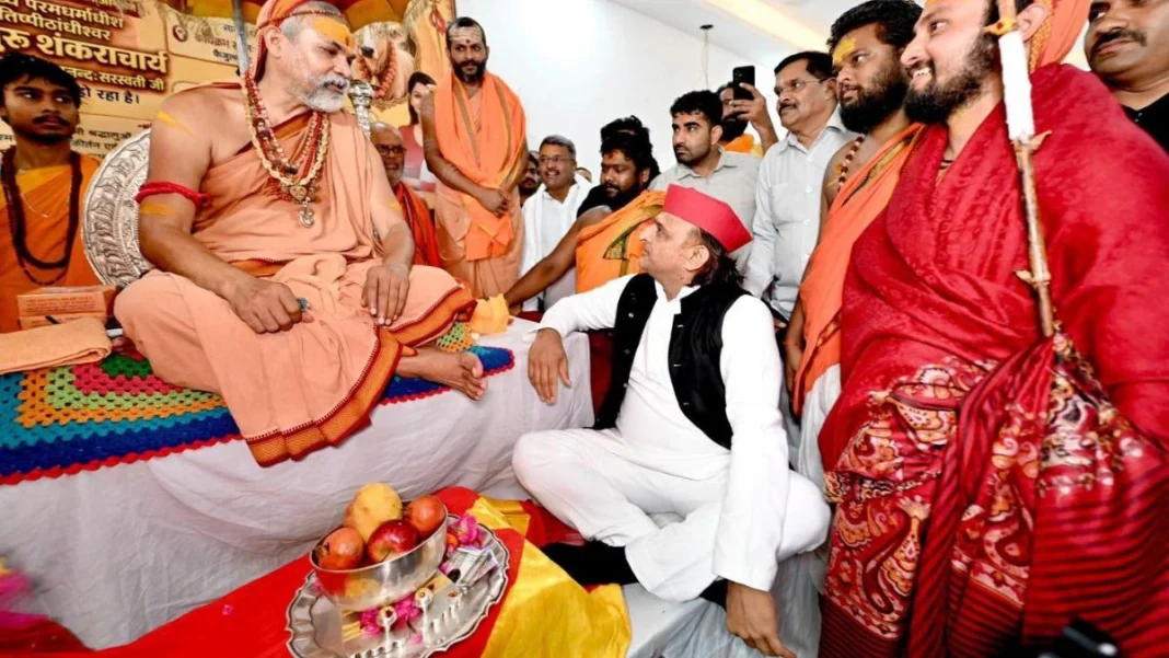 अखिलेश यादव का बदला अंदाज ‘सनातन’ से सवर्ण साधने की तैयारी या 2027 का बड़ा चुनावी दांव