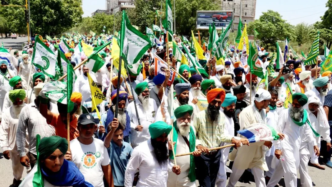 दिल्ली कूच पर किसानों की रफ्तार थमी, शंभू और कुंडली बॉर्डर पर सुरक्षा का कड़ा पहरा भारत-अमेरिका FTA के विरोध में आंदोलन तेज