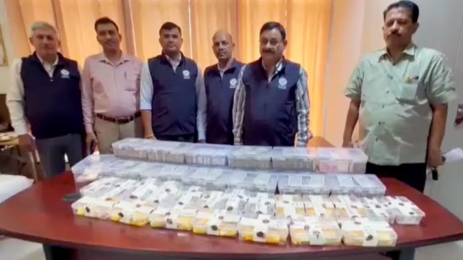 Vigilance launches massive crackdown on corruption in UP: ₹1.62 crore in cash, 13 kg of gold, and 9 kg of silver recovered from former ARTO's home; officials left stunned by the palatial property