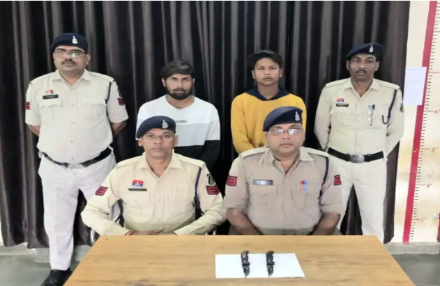 CG Crime News: Two accused arrested for brandishing sharp-edged weapons and intimidating people; two switchblade knives recovered