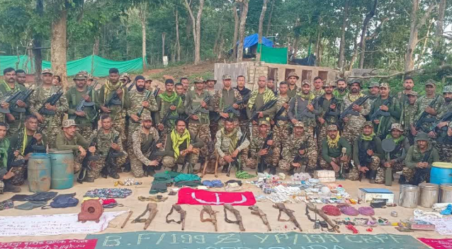 CRPF की बड़ी कार्रवाई, 14 नक्सल डंप बरामद; IED, रायफल और हथियार बनाने की सामग्री जब्त