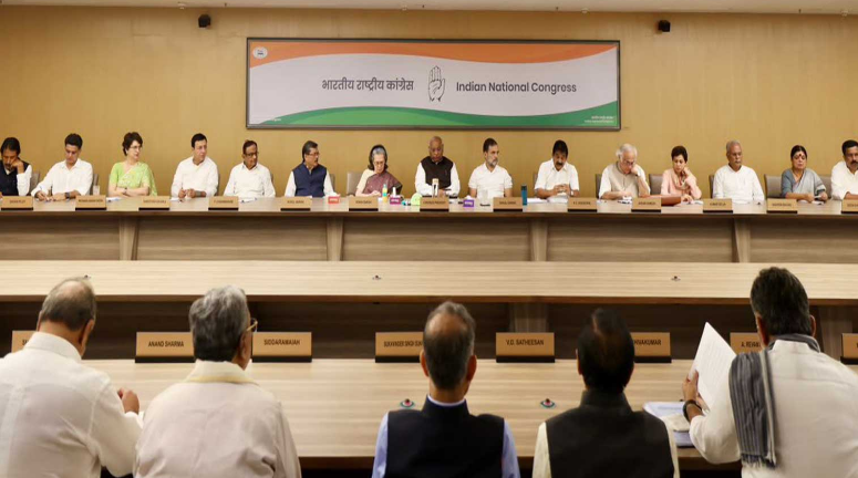 ‘वोट चोरी’ का आरोप लगाकर कांग्रेस CWC ने की CEC ज्ञानेश कुमार के इस्तीफे की मांग, SIR रोकने का प्रस्ताव