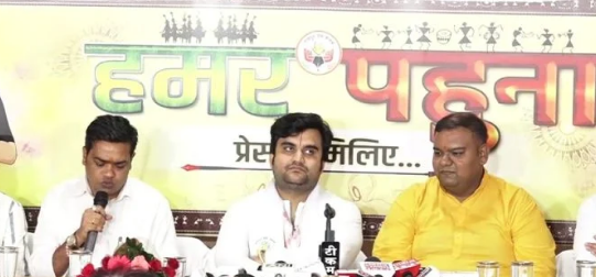 Acharya Indresh Upadhyay visited the Raipur Press Club; he spoke on topics ranging from the 'SIR' initiative to VIP darshan and the Gen Z movement