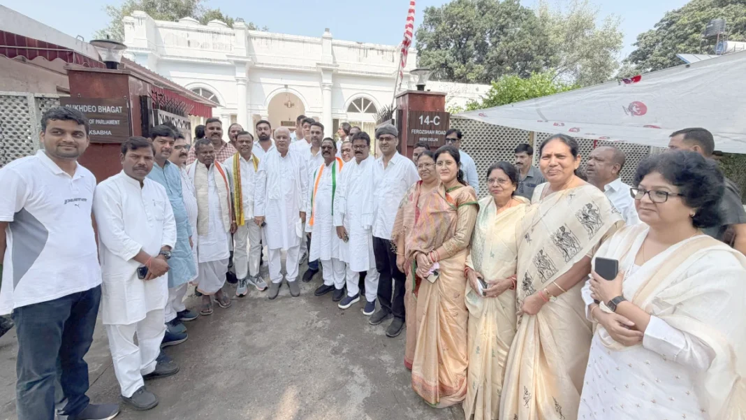 Chhattisgarh Congress MLAs protest in Delhi; raised slogans of 